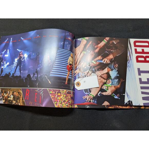 Taylor Swift - The Red Tour VIP Book VIP TICKET And POSTER Rare Merch official - Picture 6 of 7